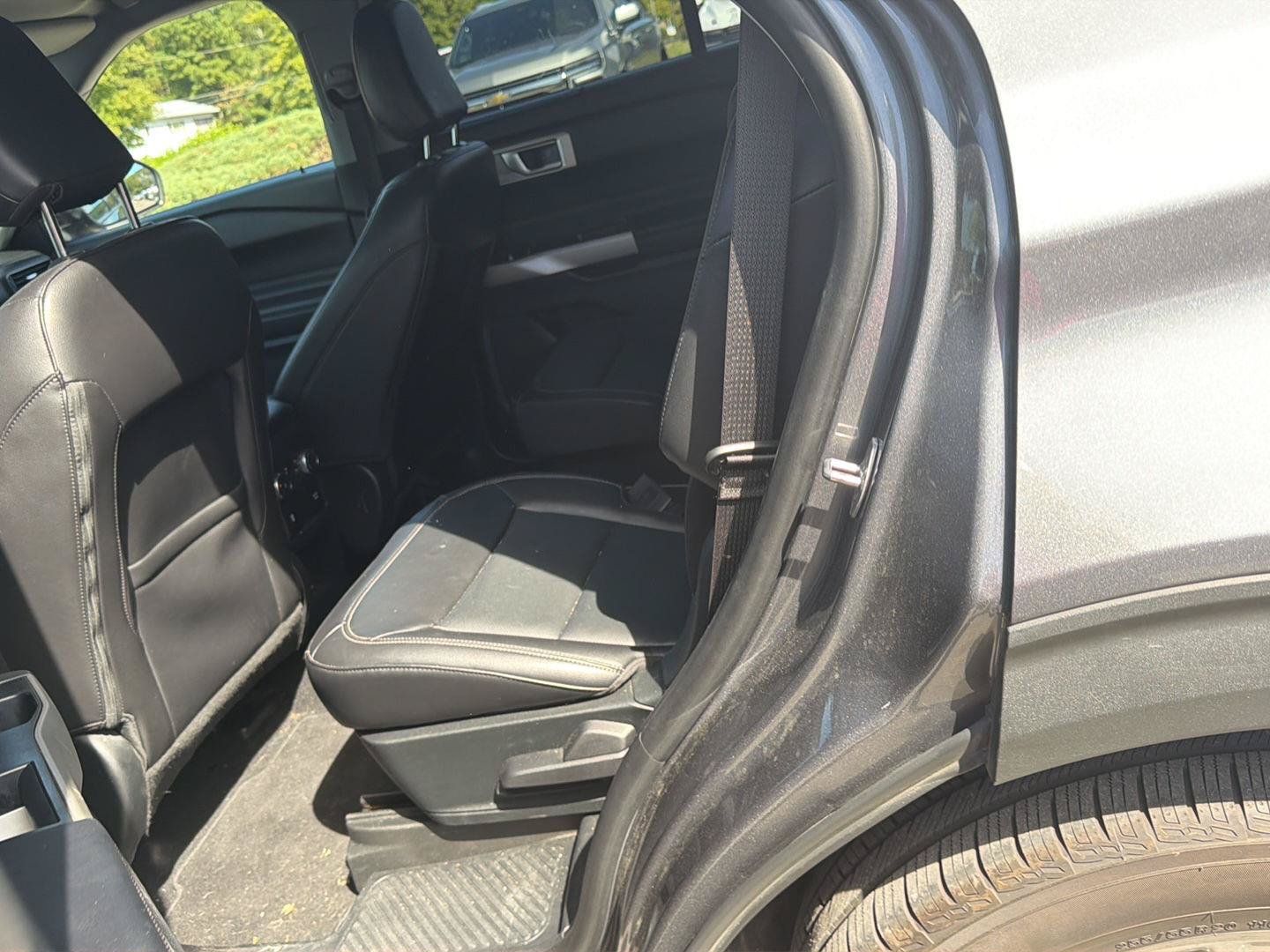 Used 2021 Ford Explorer Limited w/ Equipment Group 301A RWD image 6