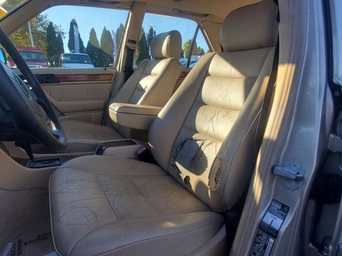 Used 1995 Mercedes-Benz E 320 E 320 4dr Sedan image 11