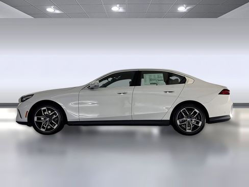 Used 2026 BMW 530i w/ Premium Package image 2