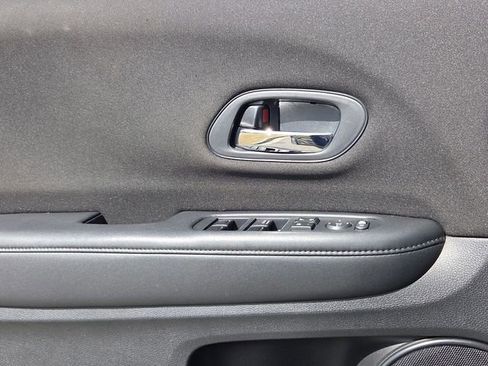 Used 2017 Honda HR-V LX image 27