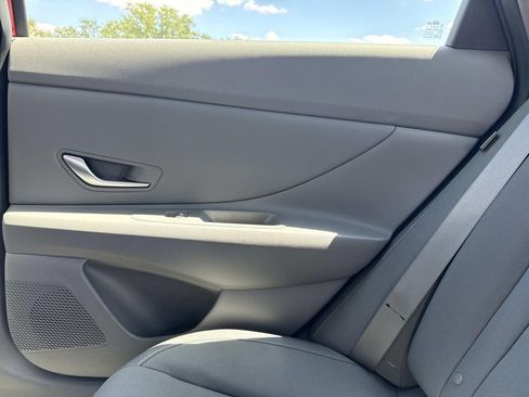 Used 2025 Hyundai Elantra SEL image 15