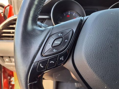 Used 2018 Toyota C-HR XLE FWD image 24