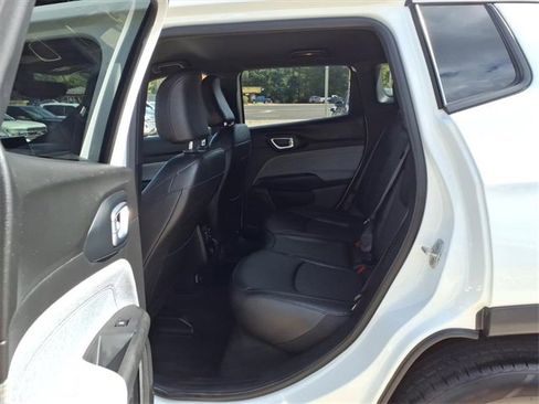 Used 2024 Jeep Compass Latitude image 16