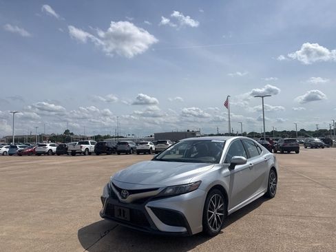 Used 2022 Toyota Camry SE FWD image 8