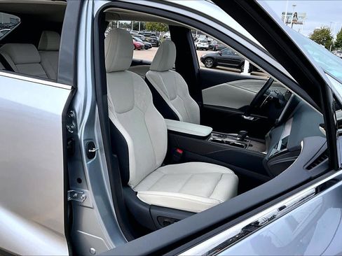 Certified 2025 Lexus RX 450h Luxury w/ Convenience Package image 16