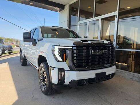 Used 2024 GMC Sierra 2500 Denali Ultimate AWD/4WD image 4