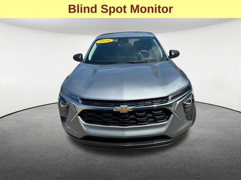 Used 2024 Chevrolet Trax LS w/ Driver Confidence Package FWD image 4