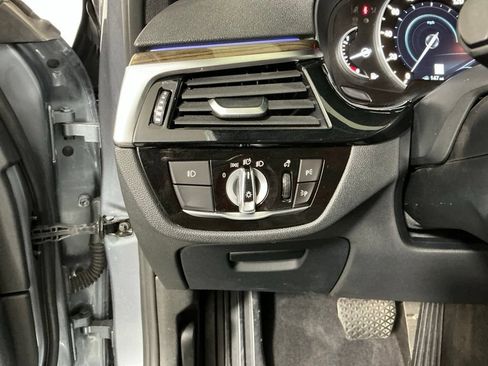 Used 2018 BMW 530e w/ Premium Package 2 RWD image 17