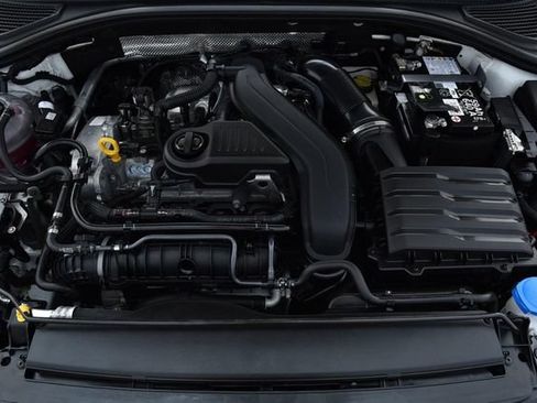 Certified 2025 Volkswagen Jetta SE w/ Sunroof Package FWD image 25