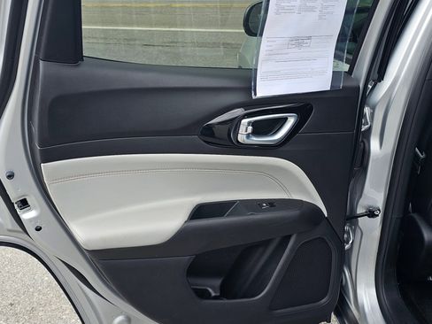 Used 2025 Jeep Compass Limited image 21