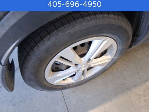 Used 2020 Nissan Kicks S image 11