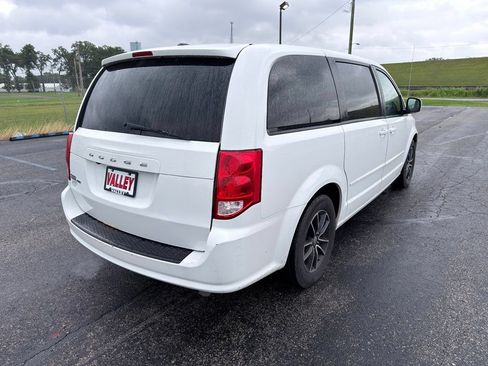 Used 2017 Dodge Grand Caravan SE FWD image 11