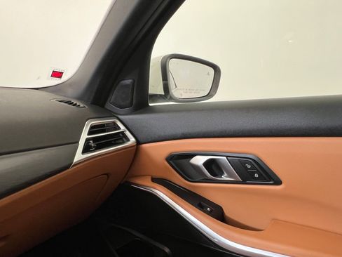 Used 2025 BMW 330i xDrive Sedan w/ Premium Package AWD/4WD image 29