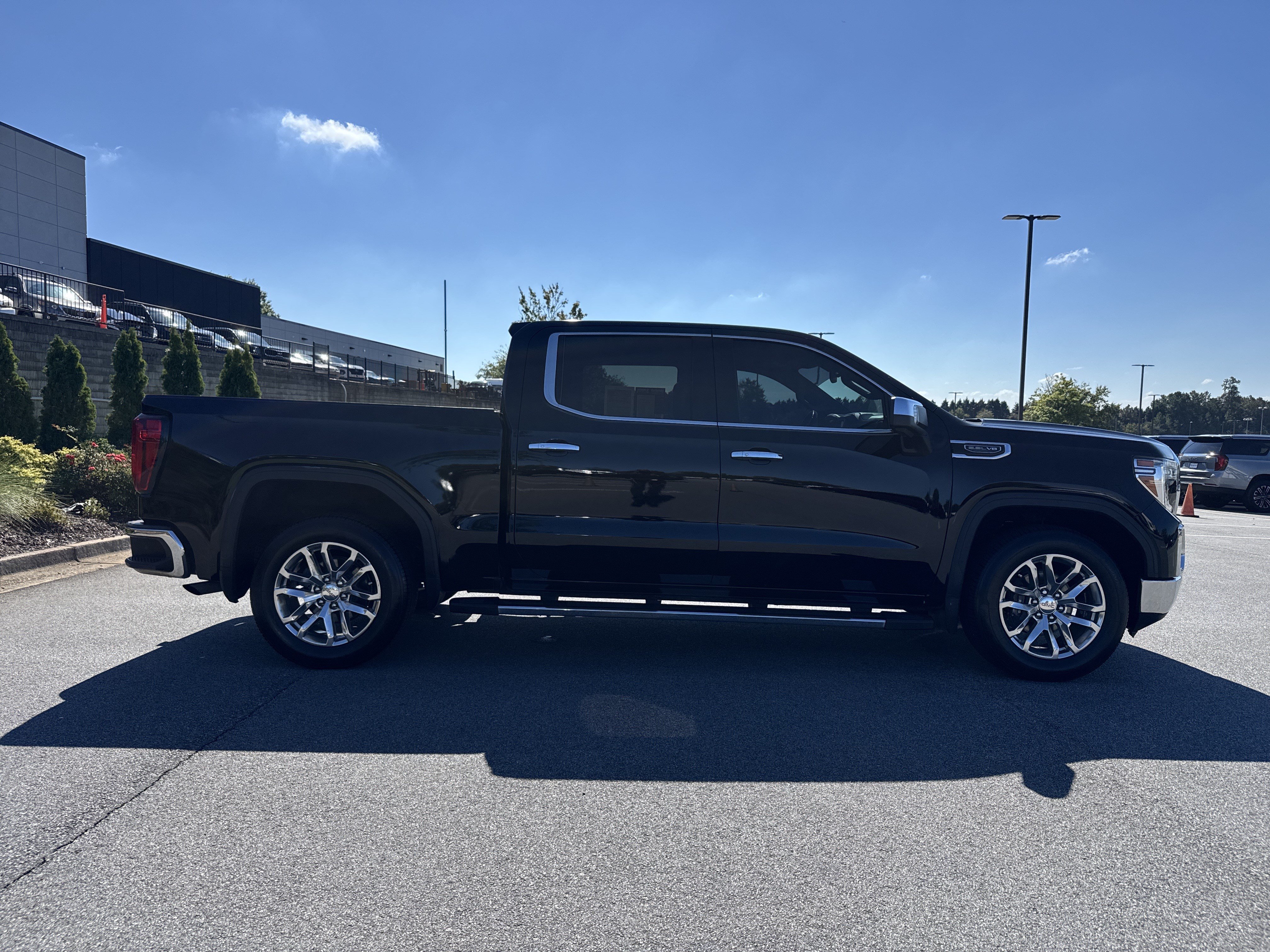 Used 2022 GMC Sierra 1500 SLT w/ SLT Premium Plus Package RWD image 11