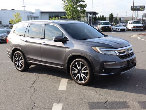 Used 2019 Honda Pilot Touring image 2