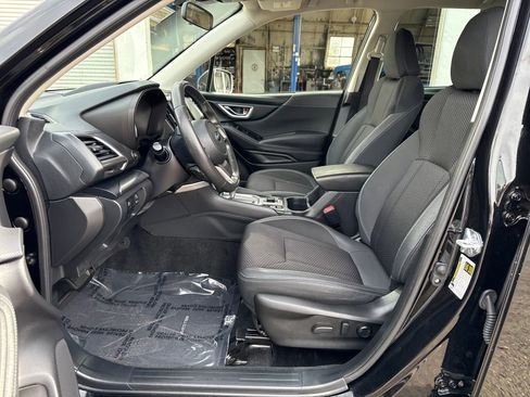 Used 2023 Subaru Forester Premium image 9