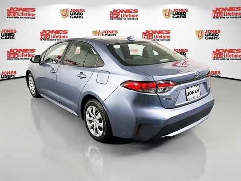 Used 2022 Toyota Corolla LE FWD image 2