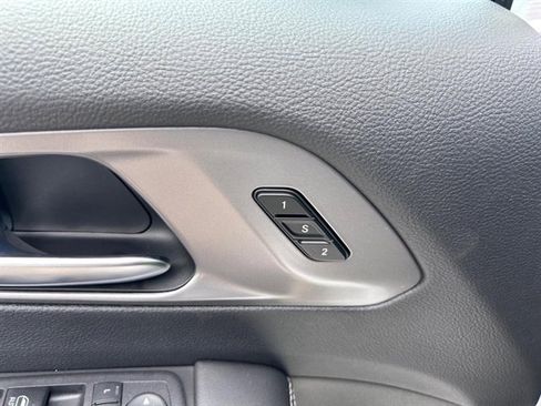 Used 2025 Chrysler Pacifica Select w/ Fav Edition Package image 18