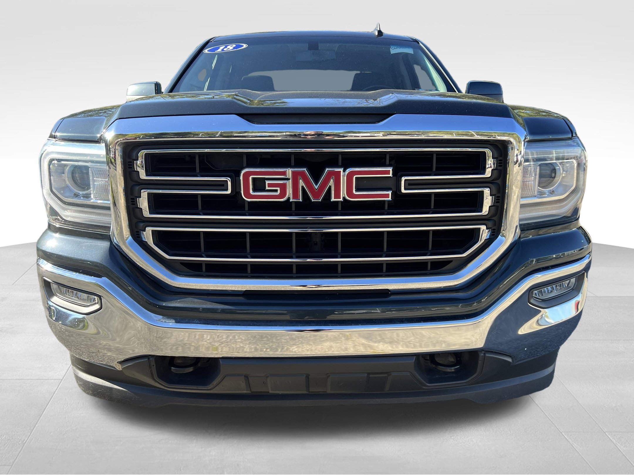 Used 2018 GMC Sierra 1500 SLE w/ SLE Value Package AWD/4WD image 3