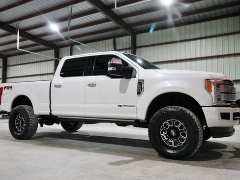 Used 2019 Ford F250 Platinum w/ Platinum Ultimate Package image 15