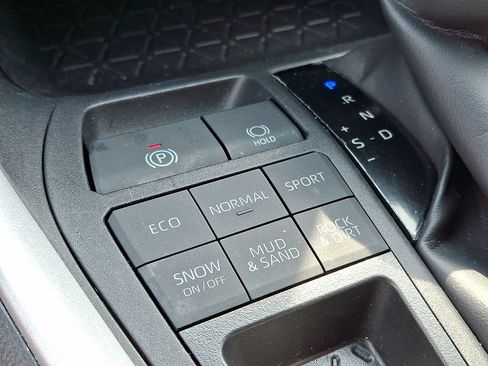 Certified 2024 Toyota RAV4 LE AWD/4WD image 19