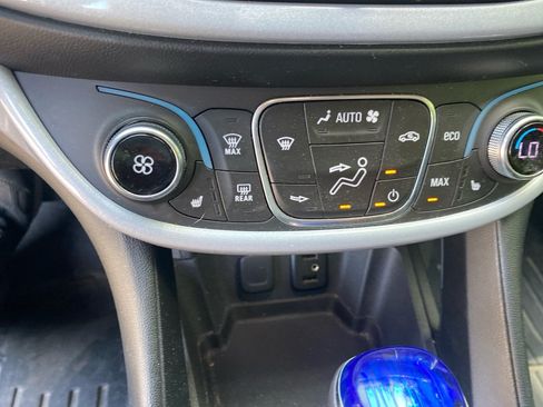 Used 2017 Chevrolet Volt LT w/ Comfort Package FWD image 15