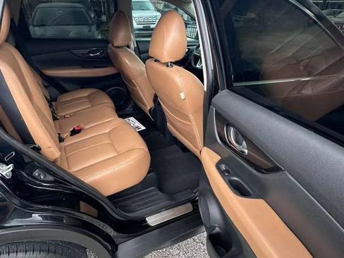 Used 2018 Nissan Rogue SV w/ Premium Package FWD image 15