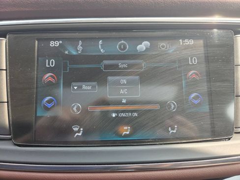 Used 2018 Buick Enclave Avenir AWD/4WD image 29