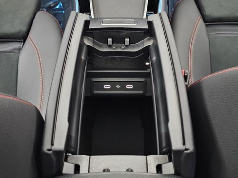 Used 2025 Mercedes-Benz GLB 35 AMG 4MATIC image 38