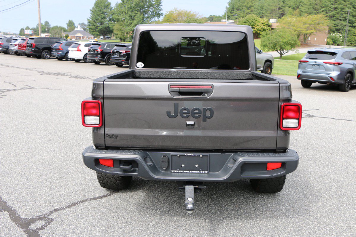 Used 2025 Jeep Gladiator Sport AWD/4WD image 4