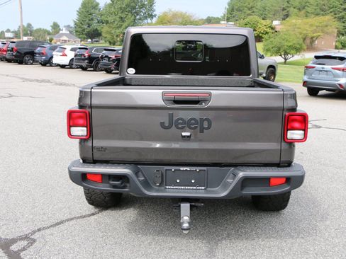 Used 2025 Jeep Gladiator Sport AWD/4WD image 4