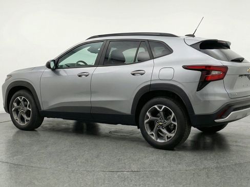 Used 2025 Chevrolet Trax LT w/ LT Convenience Package FWD image 6