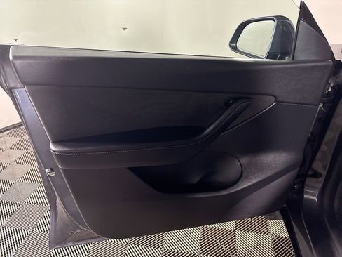 Used 2022 Tesla Model Y Performance image 10