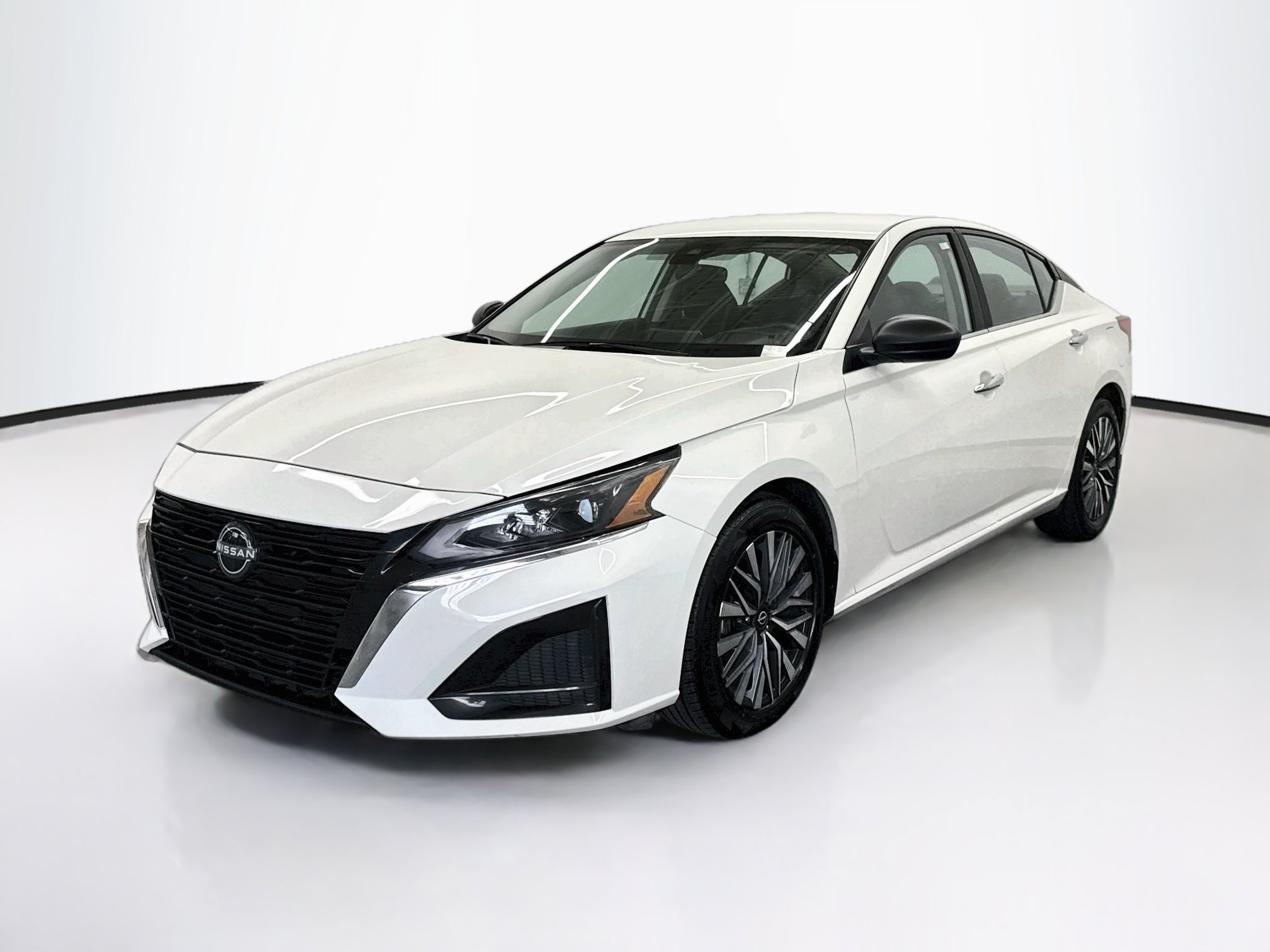 Used 2025 Nissan Altima 2.5 SV FWD image 3