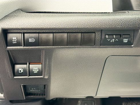 Used 2025 Toyota Sienna XLE image 35