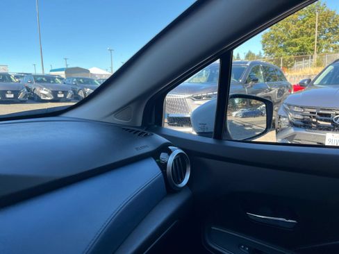 Used 2025 Nissan Versa SV FWD image 33