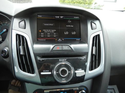 Used 2012 Ford Focus Titanium image 3