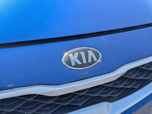 Used 2020 Kia Forte LXS FWD image 11