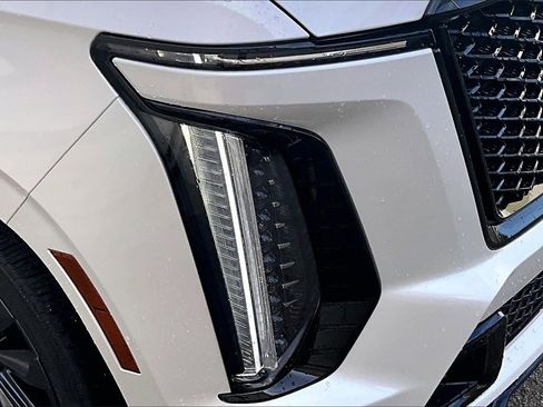 Certified 2025 Cadillac Escalade ESV V image 33