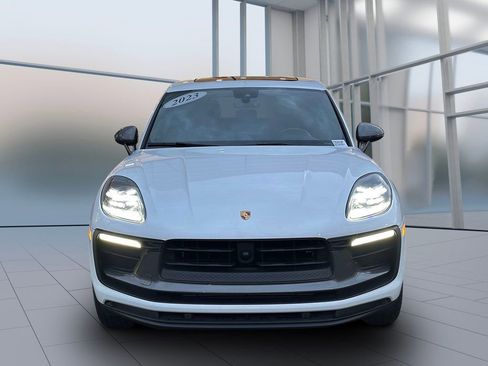 Used 2023 Porsche Macan Turbo image 2