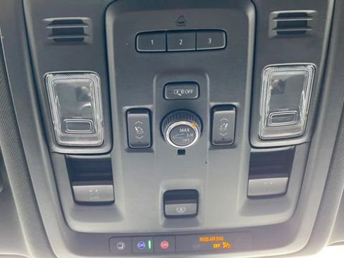 Used 2022 Chevrolet Tahoe Premier w/ Premium Package image 36