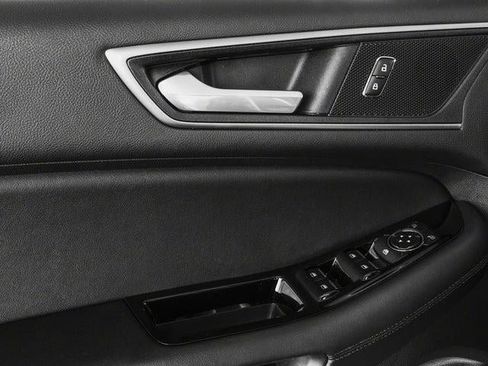 Used 2018 Ford Edge Titanium w/ Technology Package image 20