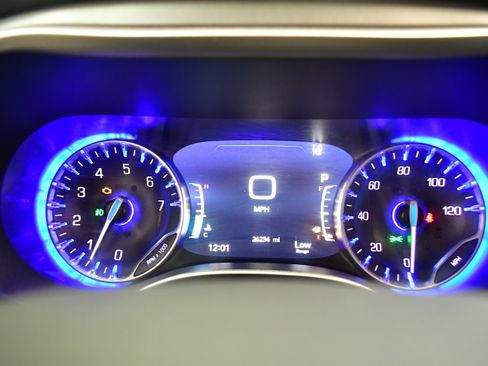 Used 2023 Chrysler Pacifica Touring-L FWD image 21