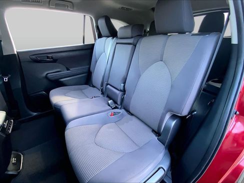 Used 2022 Toyota Highlander LE FWD image 20