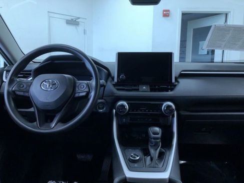Used 2025 Toyota RAV4 XLE AWD/4WD image 18