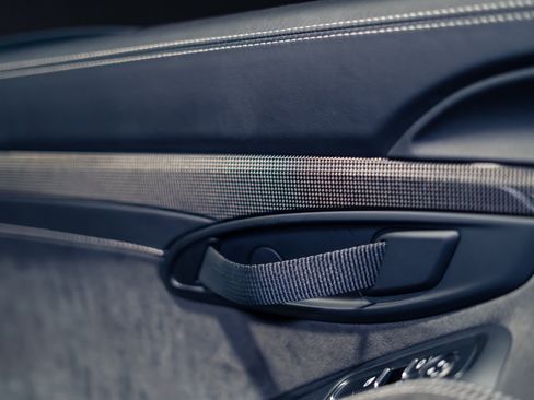 Used 2018 Porsche 911 GT2 RS RWD image 9