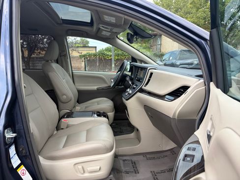 Used 2019 Toyota Sienna XLE AWD/4WD image 29