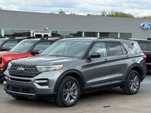 Used 2023 Ford Explorer XLT w/ Equipment Group 202A AWD/4WD image 36