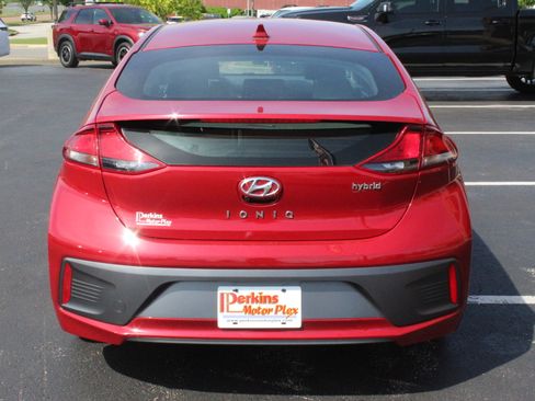 Used 2022 Hyundai Ioniq SE FWD image 7