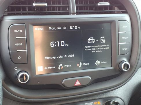 Used 2025 Kia Soul LX w/ LX Technology Package FWD image 27